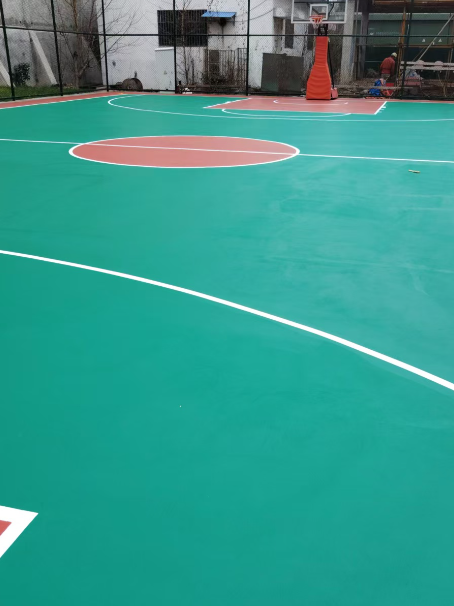 三台 球场长期使用易出现地面开裂